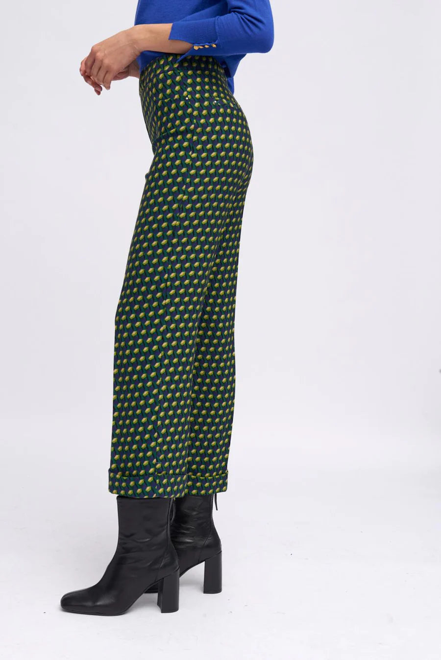 Tinta Style Yelena Cropped Trousers in Green