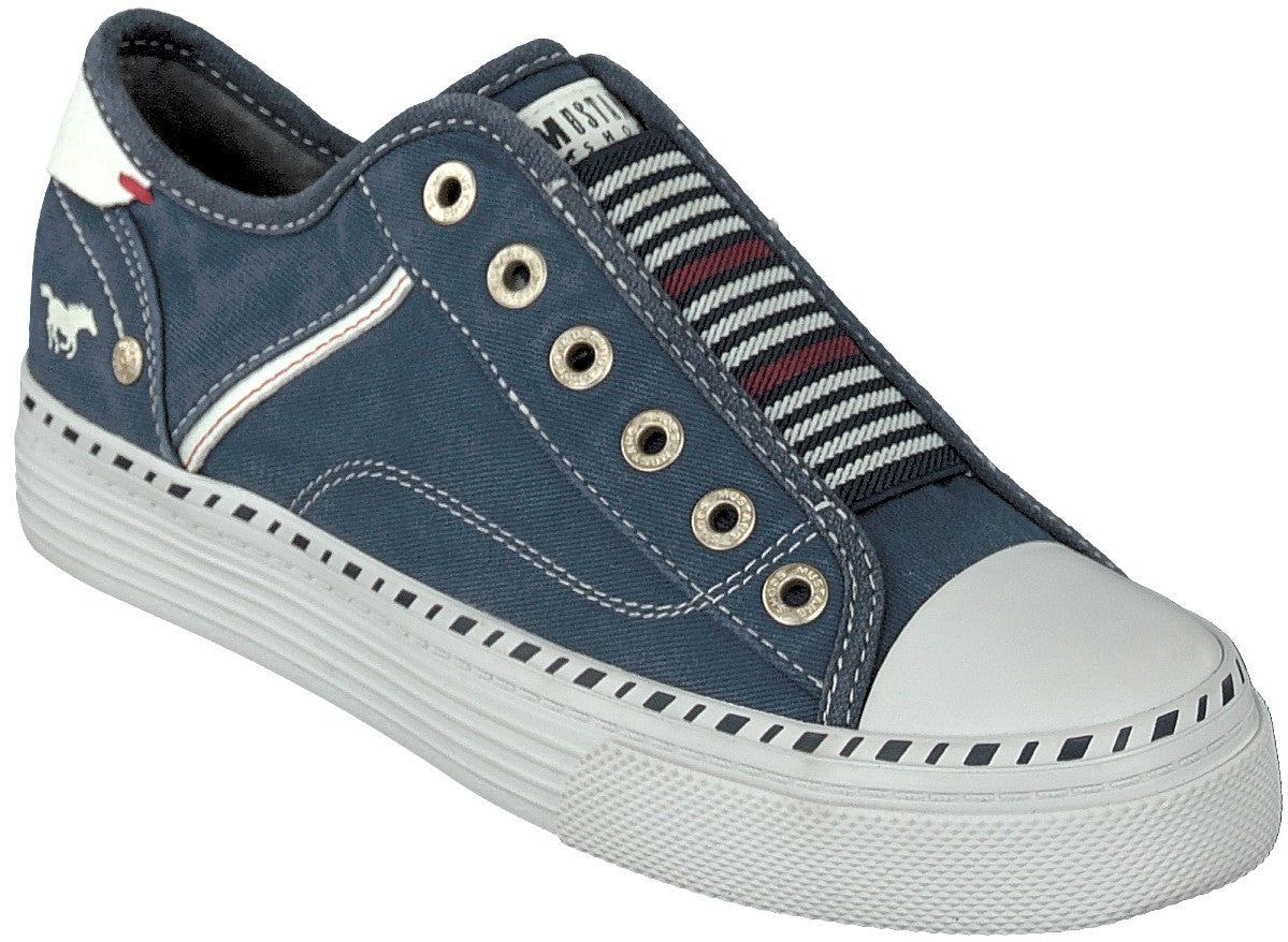 Mustang Canvas Trainer in Denim Blue