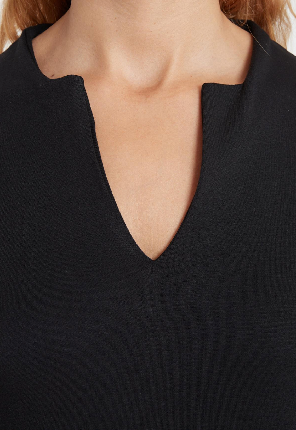 Sebari V-neck Dress in Black