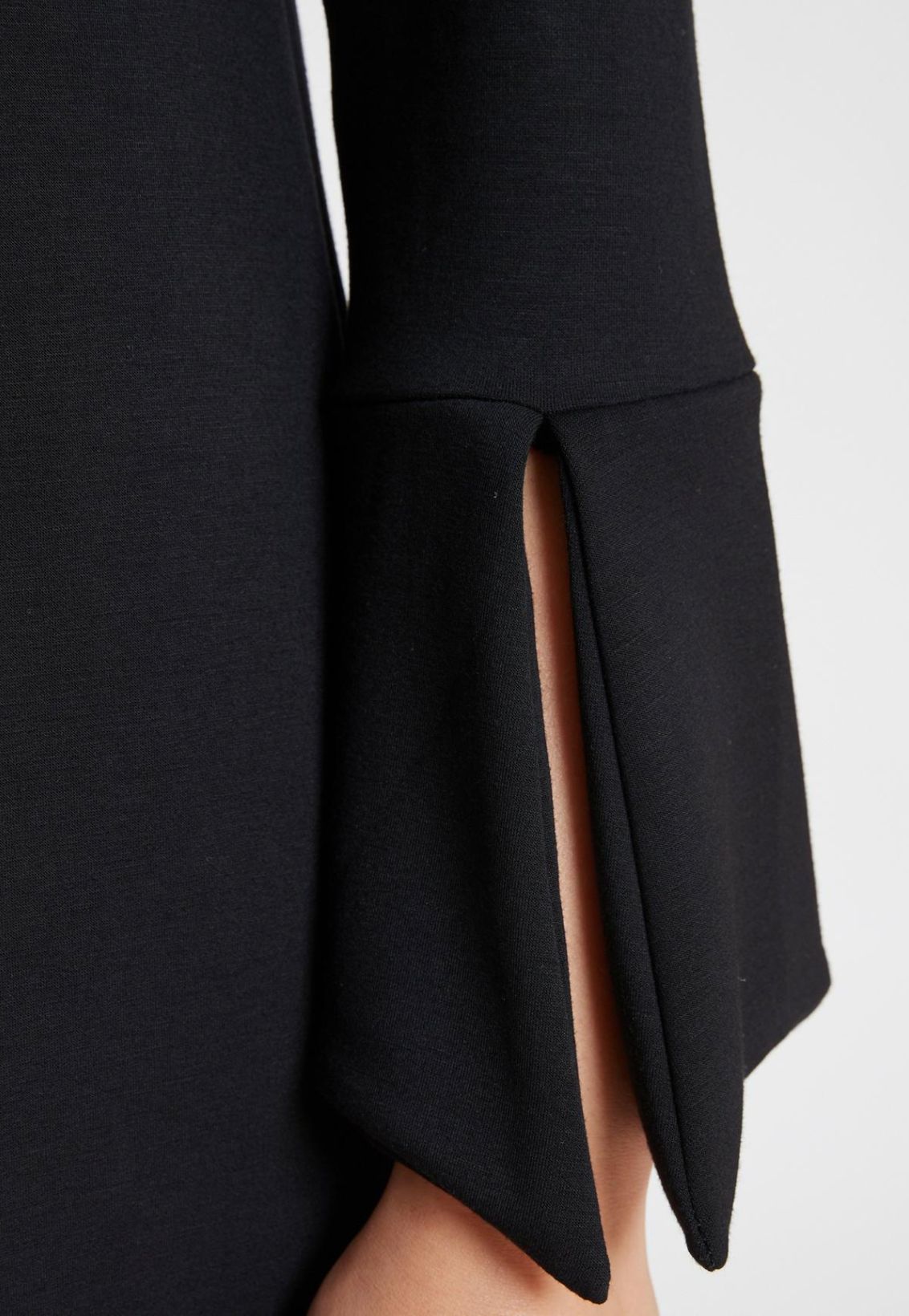 Sebari V-neck Dress in Black