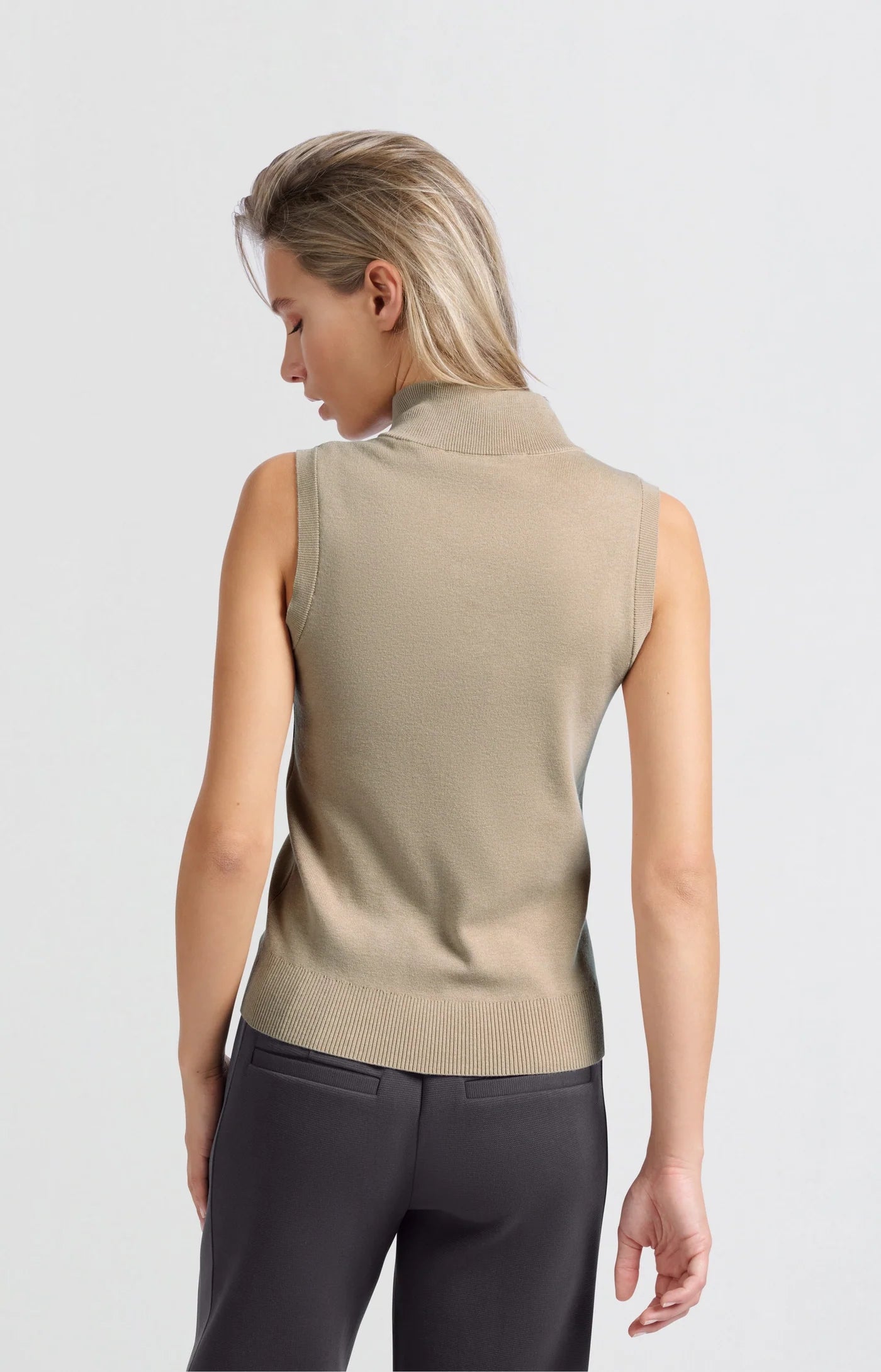 Yaya Sleeveless Zip-up in Humus Beige