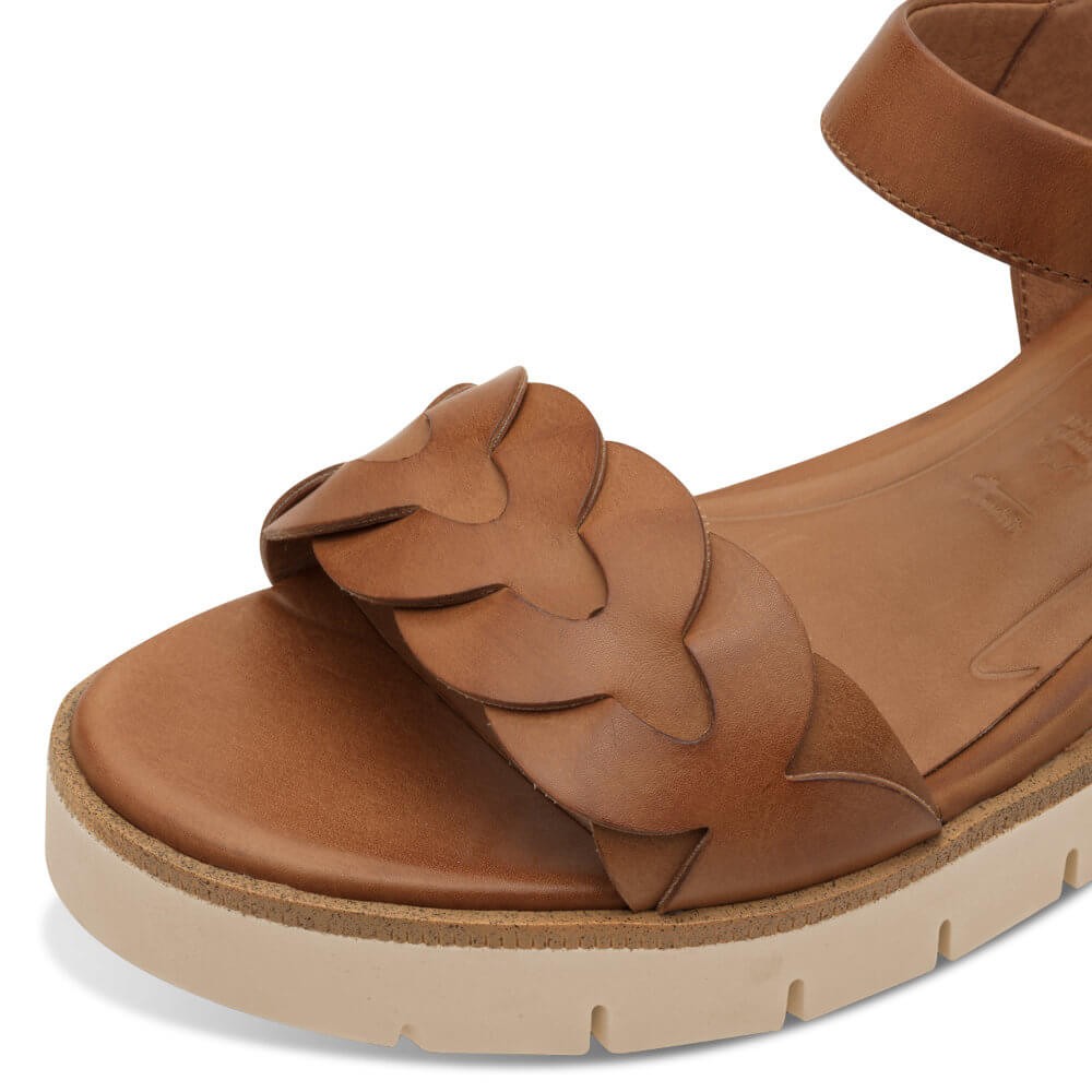 Tamaris Buckle Sandal in Cognac