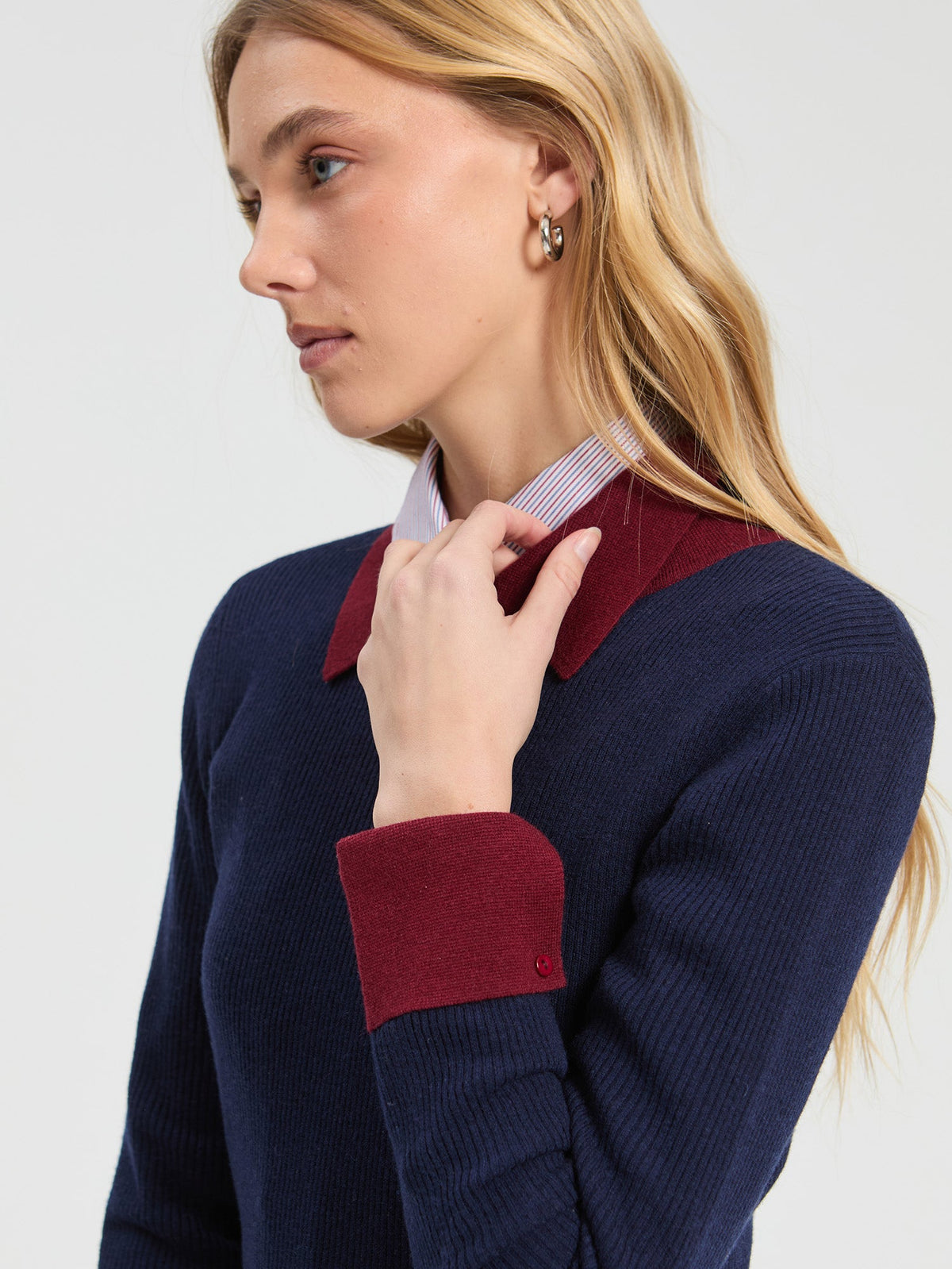 Vilagallo Ribbed Jumper with Contrast Collar in Navy and Burgundy
