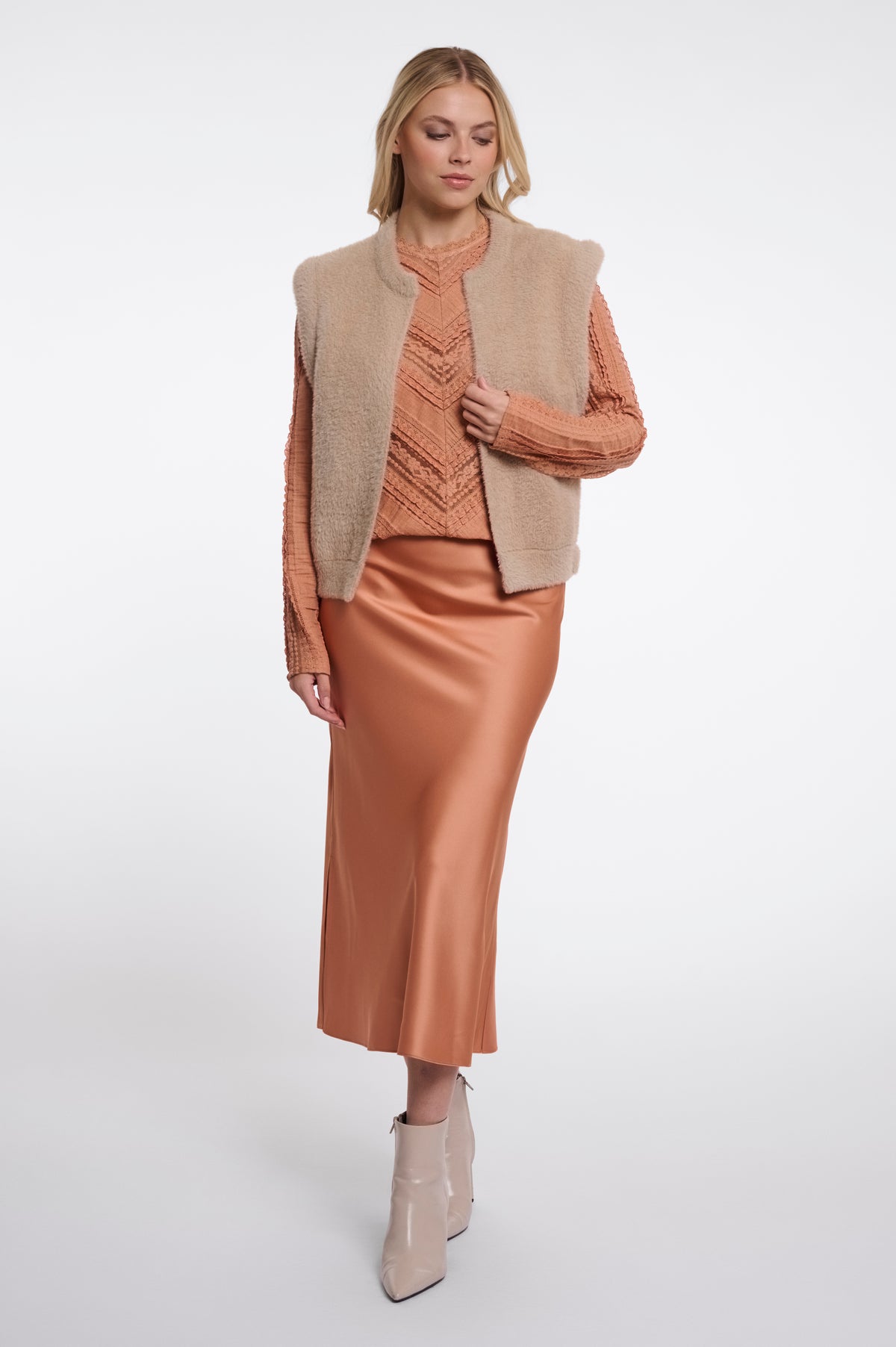 Rino & Pelle Elona Short Waistcoat in Oat