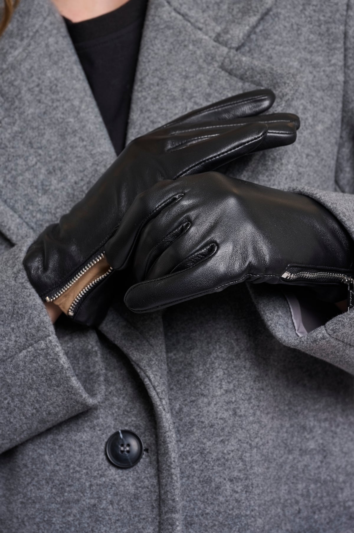 Rino & Pelle Giske Leather Gloves with Zip in Black