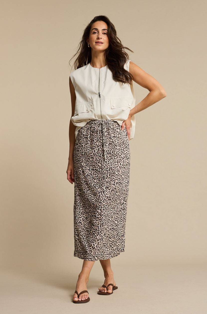 Red Button Ivy Sleeveless Jacket in Pearl