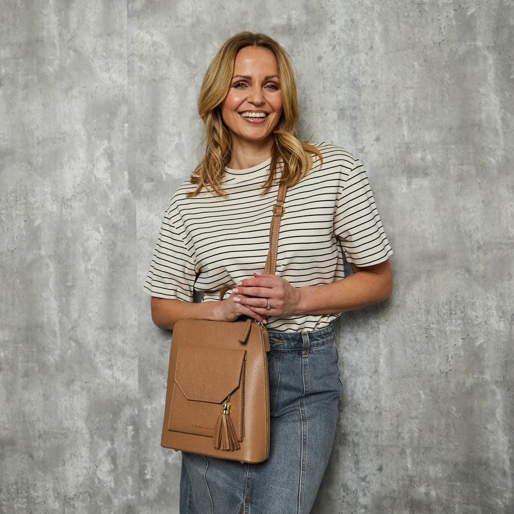 Verso Backpack-Crossbody Bag in Camel