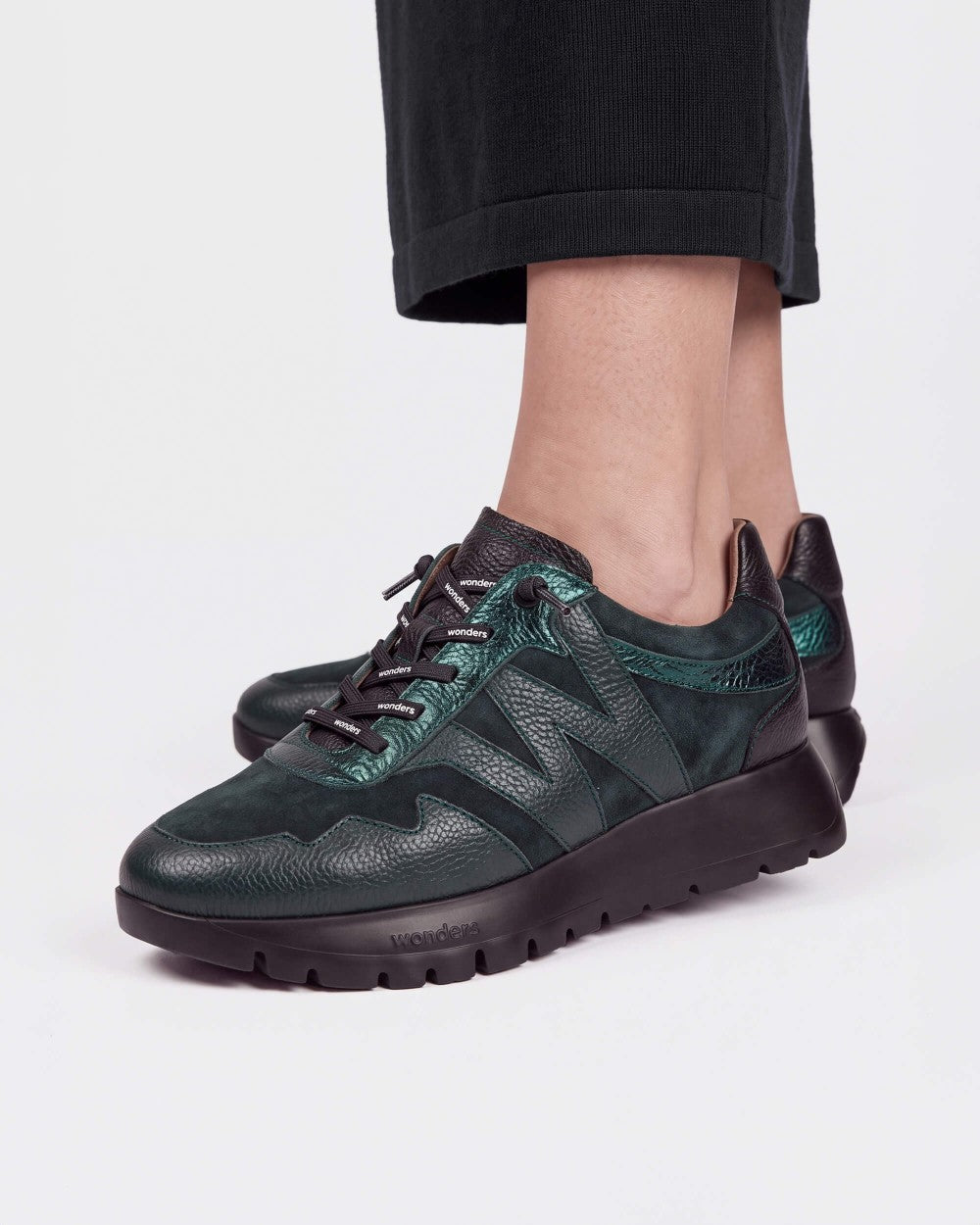 Wonders Odisei 110 Leather Trainers in Alpine Green