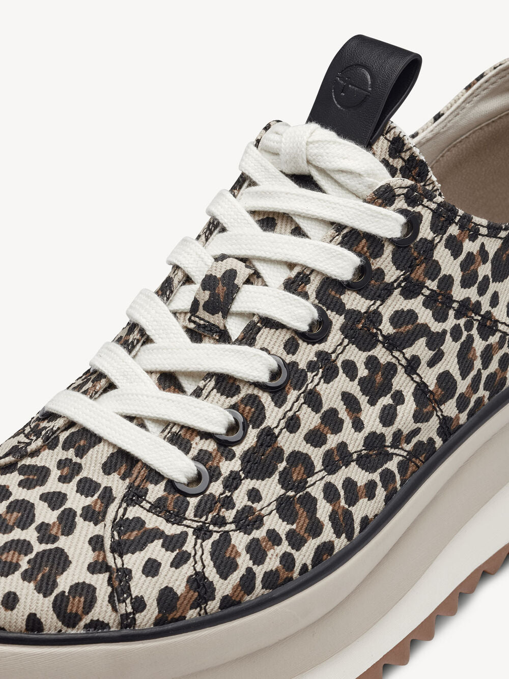 Platform Sneaker in Leopard