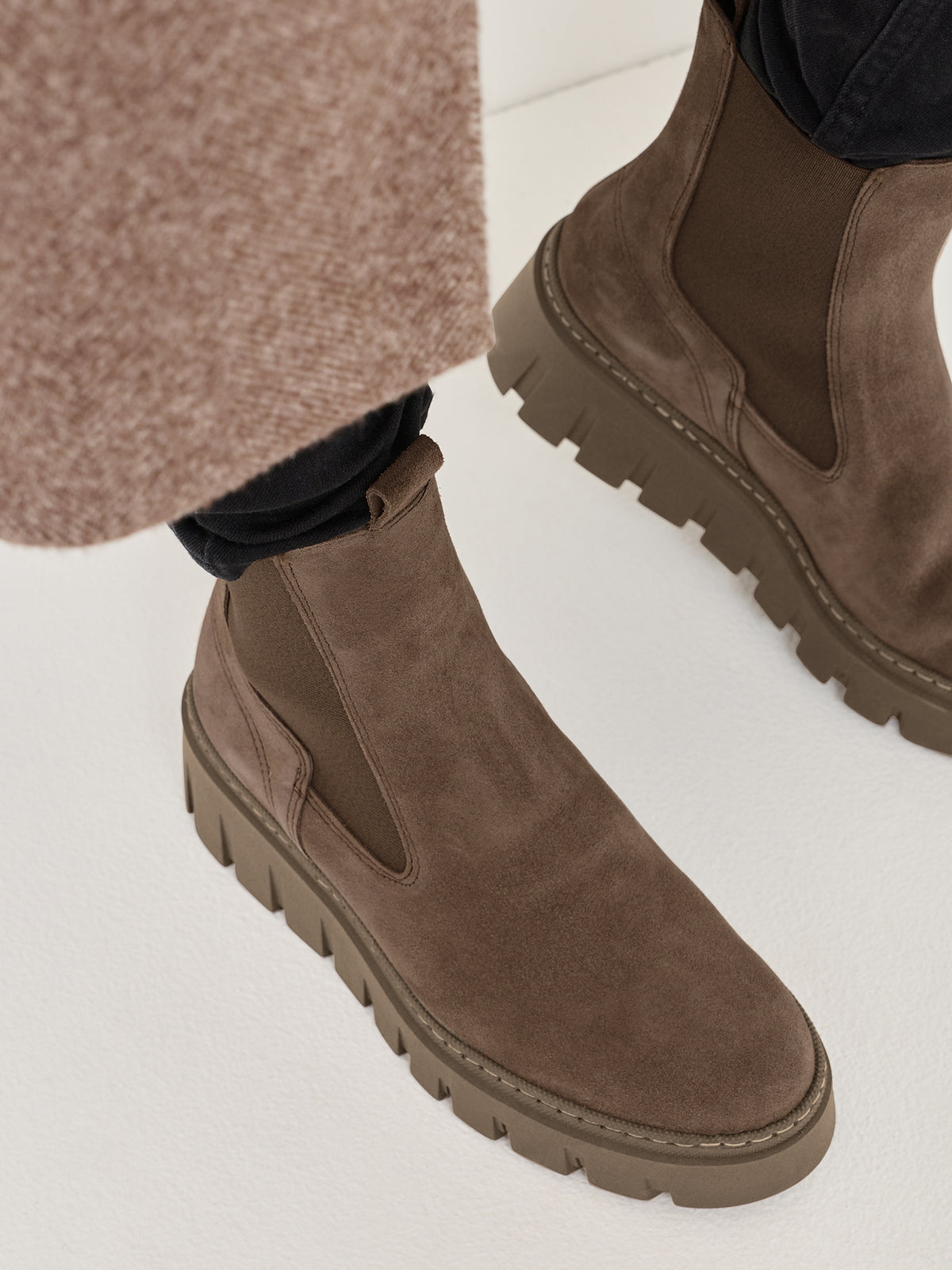 Tamaris Leather Wedge Chelsea Boots in Taupe