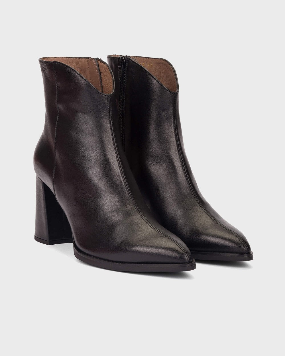 Wonders Aurora 44 Leather Ankle Boots in Black