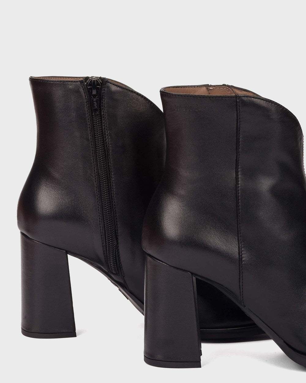 Wonders Aurora 44 Leather Ankle Boots in Black