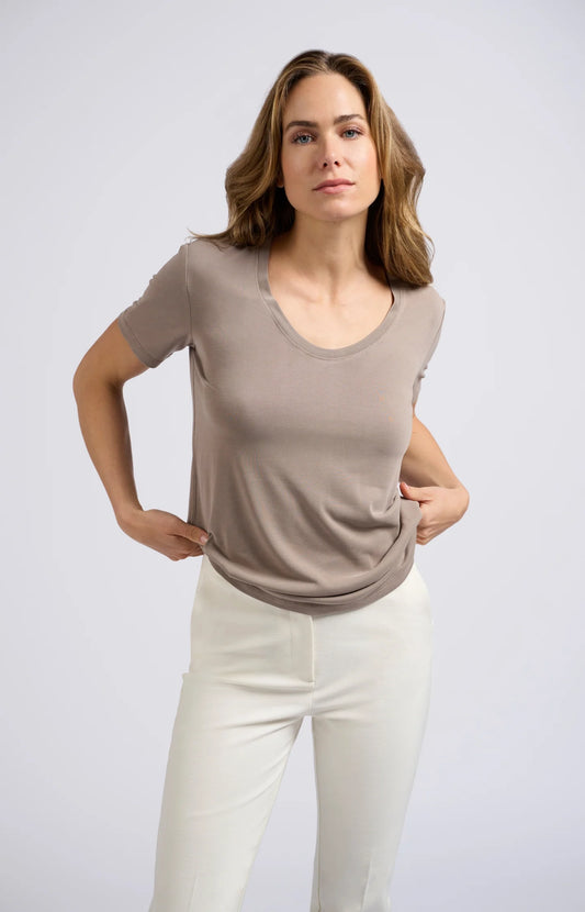 Round V-neck T-shirt in Clay Pebble Grey